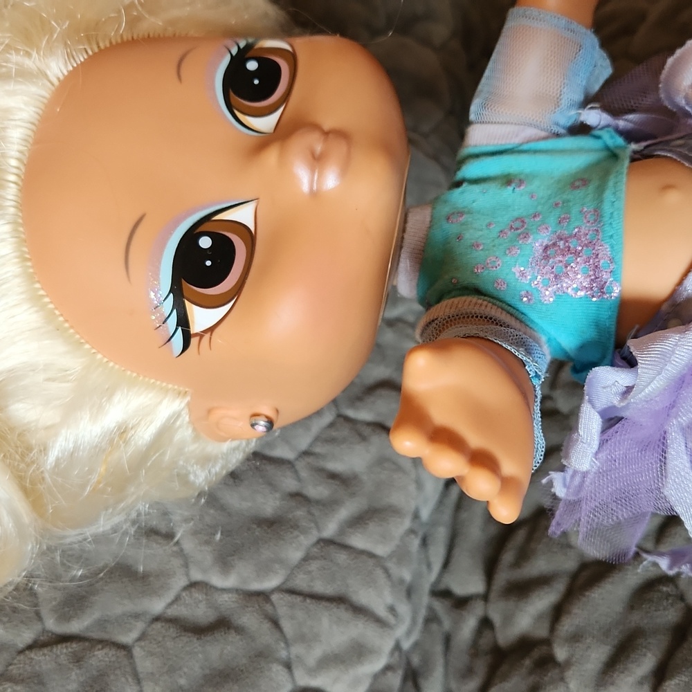 BRATZ Big Babyz Vinessa Ice Champions Brown Eyes Blonde Doll Rare MGA Vintage - Picture 3 of 7
